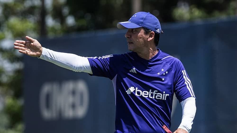 Sem lateral, Cruzeiro divulga relacionados para jogo com o Bahia 