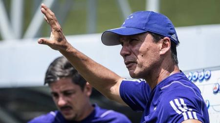 Zé Ricardo trabalha para encontrar a melhor escalação do Cruzeiro para decisão com o Flamengo