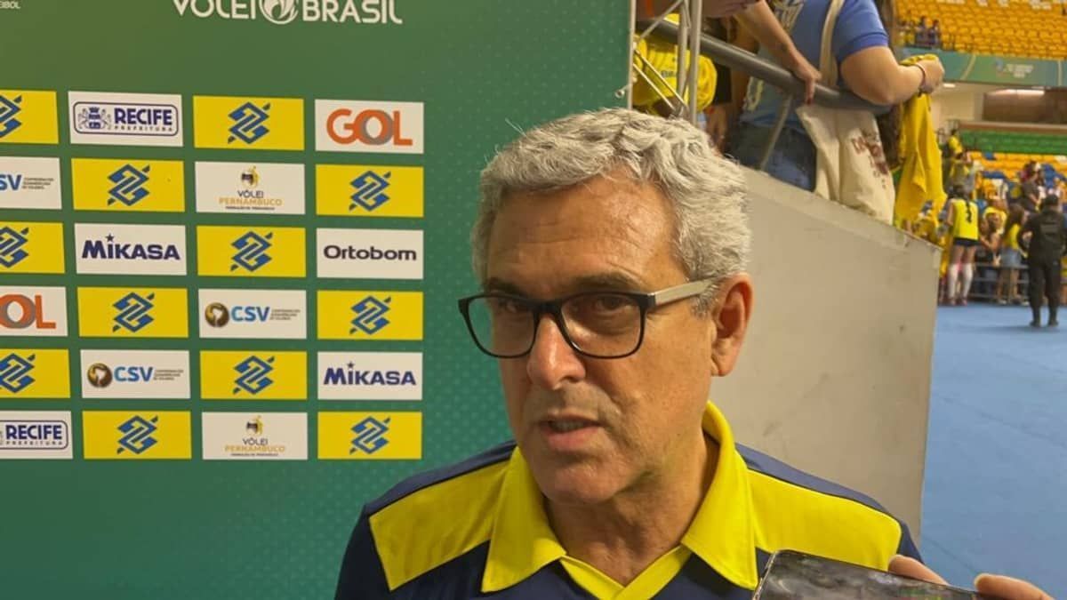 Zé Roberto exalta evolução do Brasil em título Sul-Americano: 'Me deixa mais tranquilo'