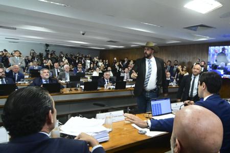 Discussão entre o deputado Zé Trovão e o advogado Cleber Lopes
