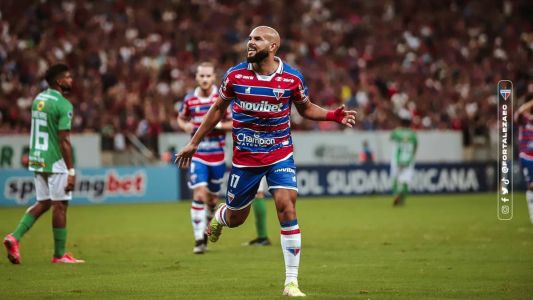 Zé Welison comemora seu gol contra o Estudiantes de Mérida, pela Copa Sul-Americana