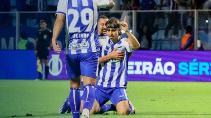 Avaí bate Coritiba com gol no fim e consegue primeira vitória na Série B