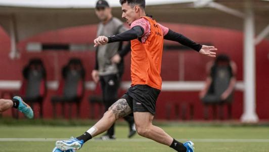 Zeca, lateral do Vitória