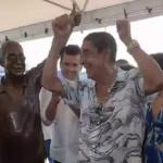 Zeca Pagodinho ganha estátua em praça de Xerém, no Rio de Janeiro