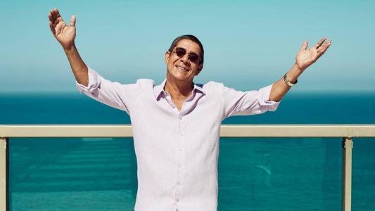 Zeca Pagodinho lançou, no começo dos anos 2000, "Deixa a Vida me Levar", hino da gratidão na música brasileira