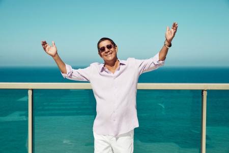 Zeca Pagodinho se apresenta no segundo dia de evento