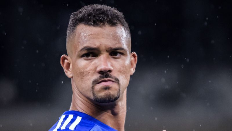 Cruzeiro prepara saída de Zé Ivaldo, mira zagueiro argentino e avalia David Luiz