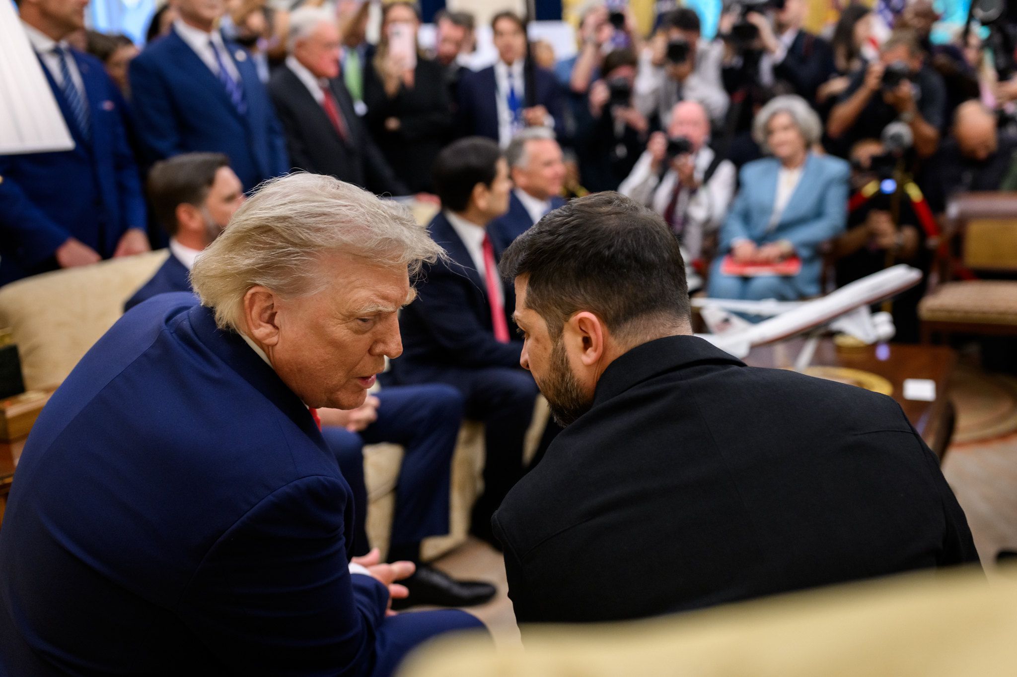 Zelensky anuncia acordo com Trump sobre garantias de segurança para Ucrânia