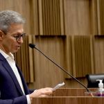 Em meio a impasse sobre reajuste dos professores, Zema descarta aumento a outras categorias