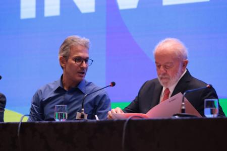 Zema e Lula conversam durante evento em Belo Horizonte