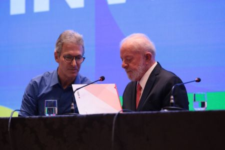 Zema e Lula conversaram durante evento em BH