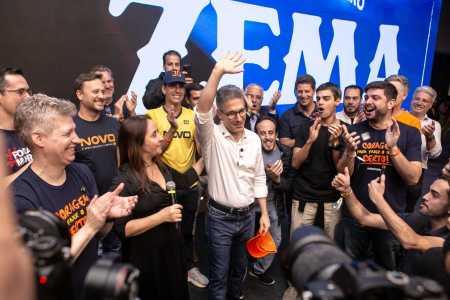 Romeu Zema durante convenção do Partido Novo