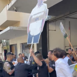 Servidores da segurança protestam durante agenda de Zema em BH e entram em conflito com PMs