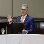 Zema homenageia Pelé em cerimônia de recondução ao cargo: 'mineiro ilustre'