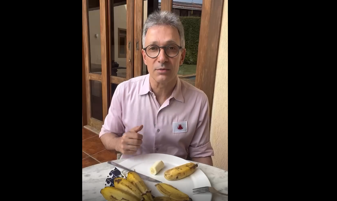 Zema posta novo vídeo com banana para criticar governo e passa receita de geleia