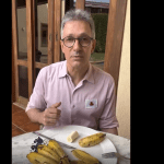 Zema posta novo vídeo com banana para criticar governo e passa receita de geleia