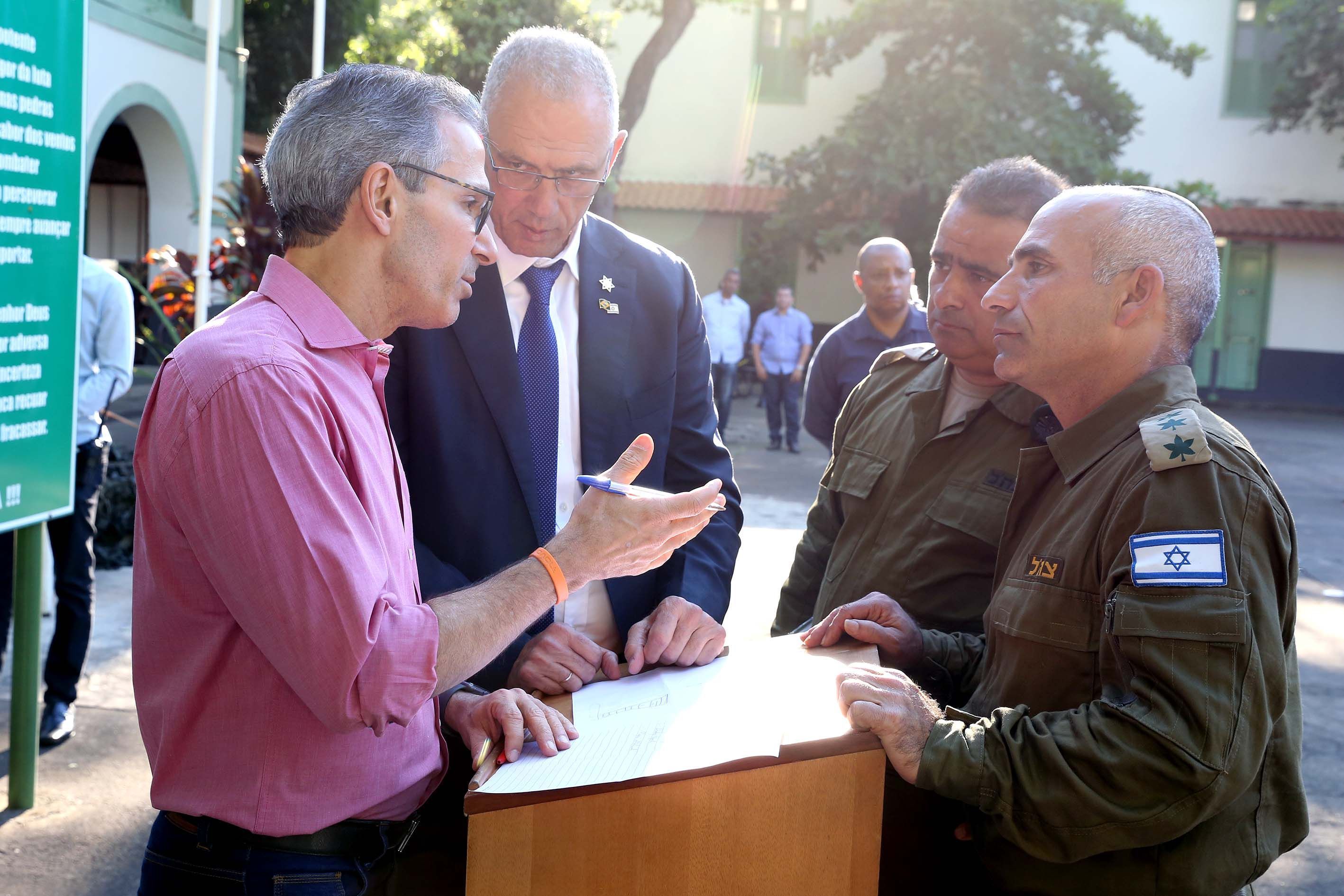 Zema diz que Israel sofre 'ataques covardes' e declara apoio em meio a tensão com Irã