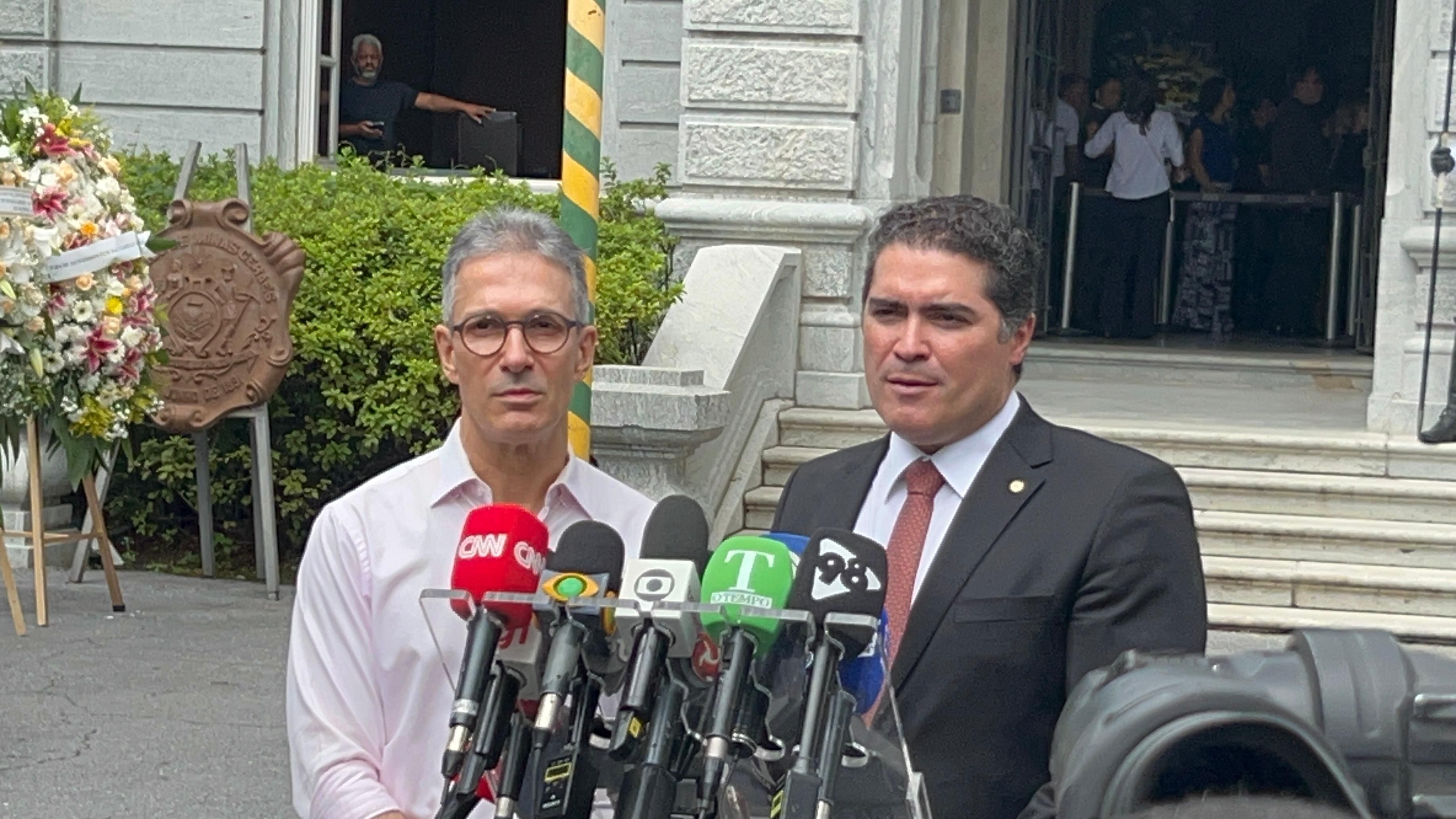 Zema comparece ao velório de Newton Cardoso e exalta 'legado' deixado pelo ex-governador