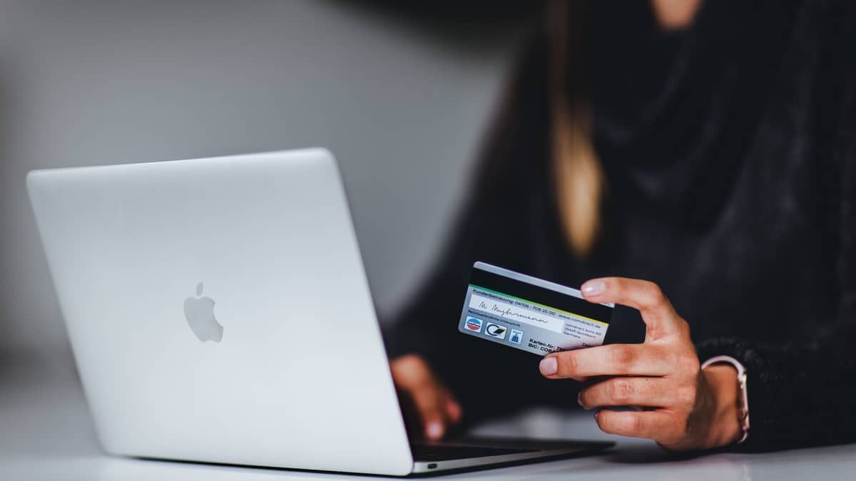 Zerar imposto em compras online pode não ser vantajoso ao consumidor, diz especialista