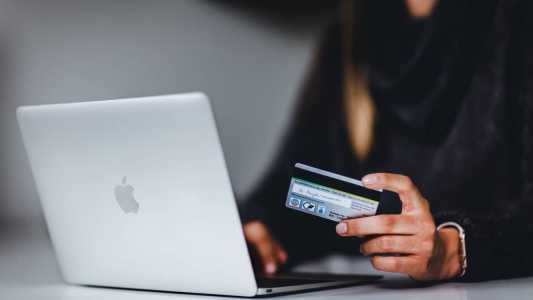 Zerar imposto em compras online pode não ser vantajoso ao consumidor, diz especialista.