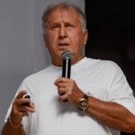 Zico fala sobre suposta foto com garota de programa