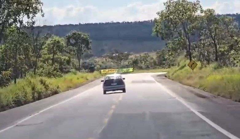 Vídeo: motorista bêbado que seguia em zigue-zague e invadiu a contramão na BR-040 é preso em MG