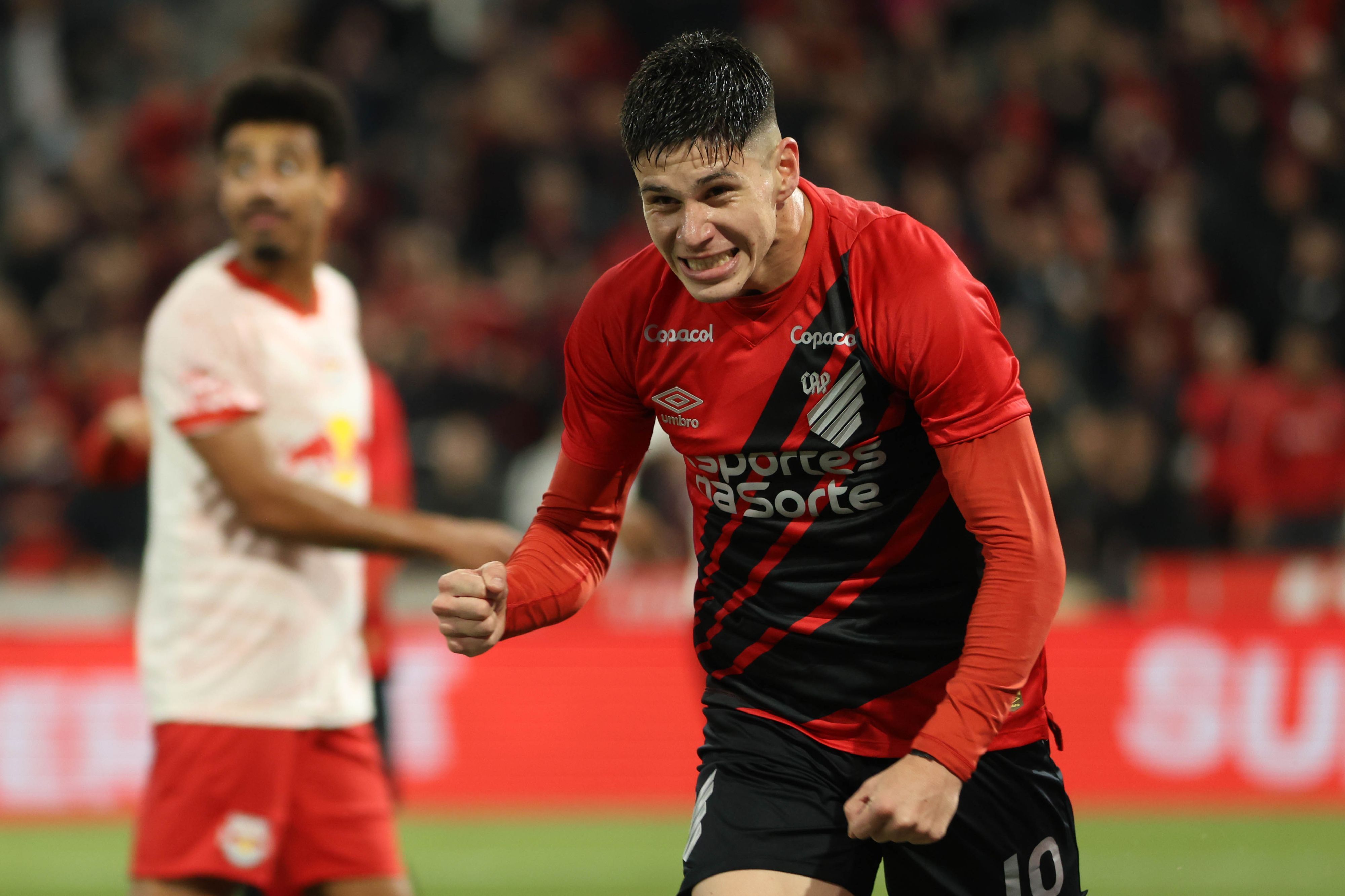 Athletico-PR vence RB Bragantino e encaminha classificação na Copa do Brasil