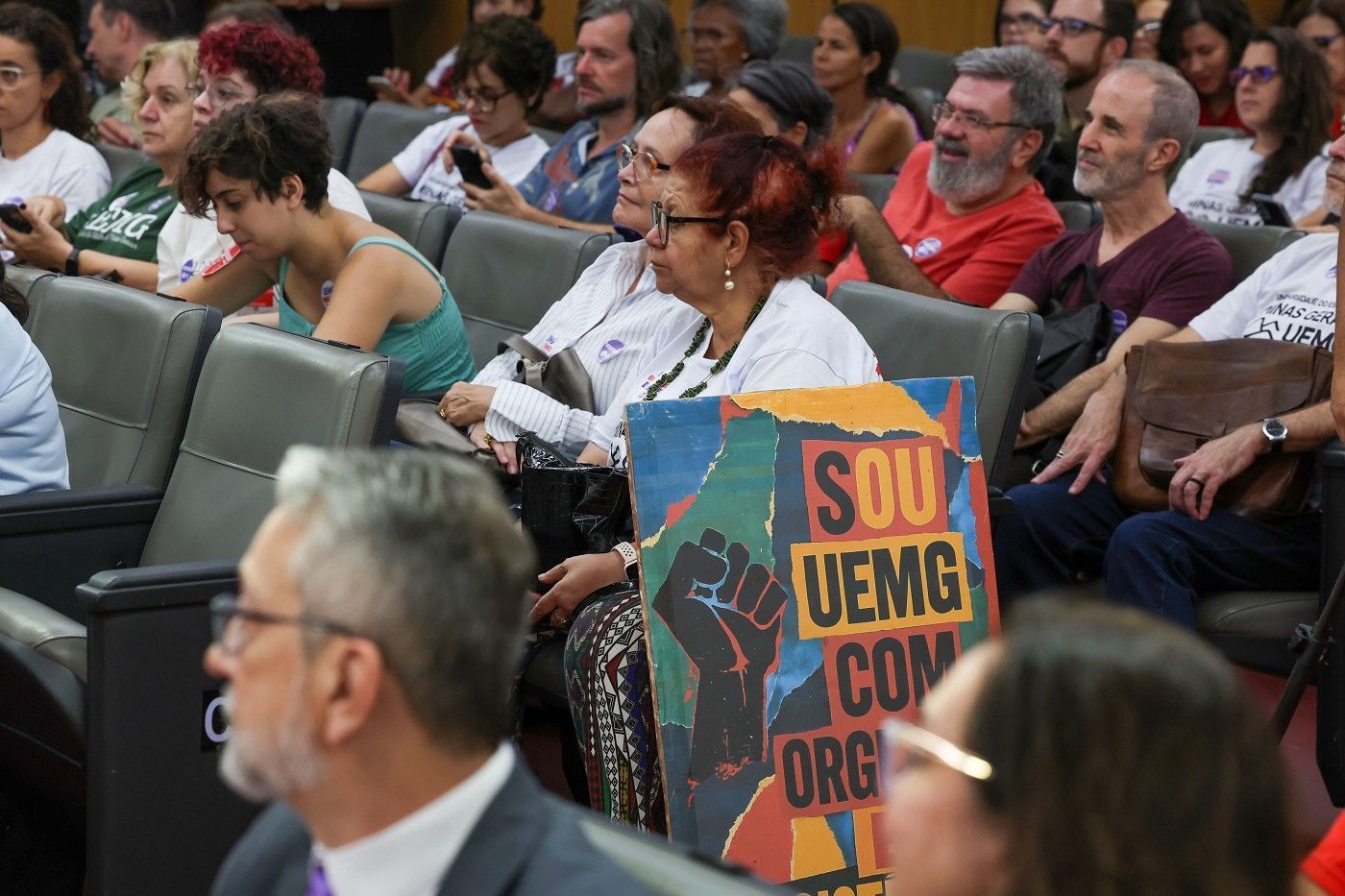 Insatisfeitos com salários, professores universitários de MG ameaçam greve