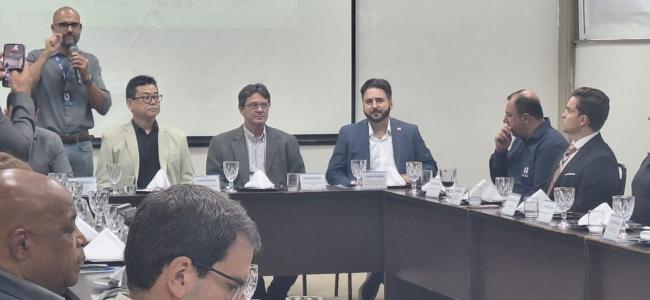 O prefeito Leonardo Ciacci destacou o protagonismo da cidade, ressaltando que Varginha foi um dos maiores exportadores do estado em 2025.