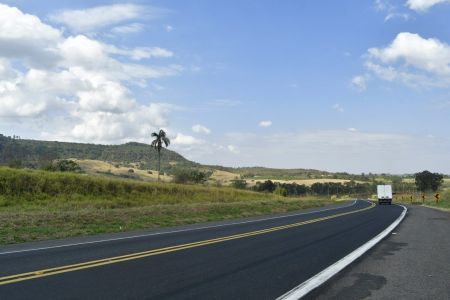 A orientação aos condutores é redobrar a atenção e respeitar a sinalização de obras.