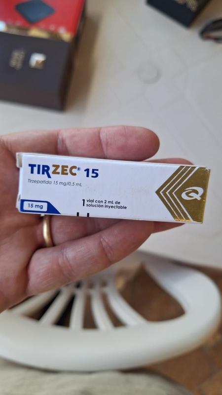 ale lembrar que, desde o fim de fevereiro, uma resolução oficial determina a apreensão de qualquer caneta emagrecedora sem registro no Brasil.