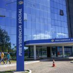 INSS paga primeira parcela do 13º salário neste mês de abril; saiba a data