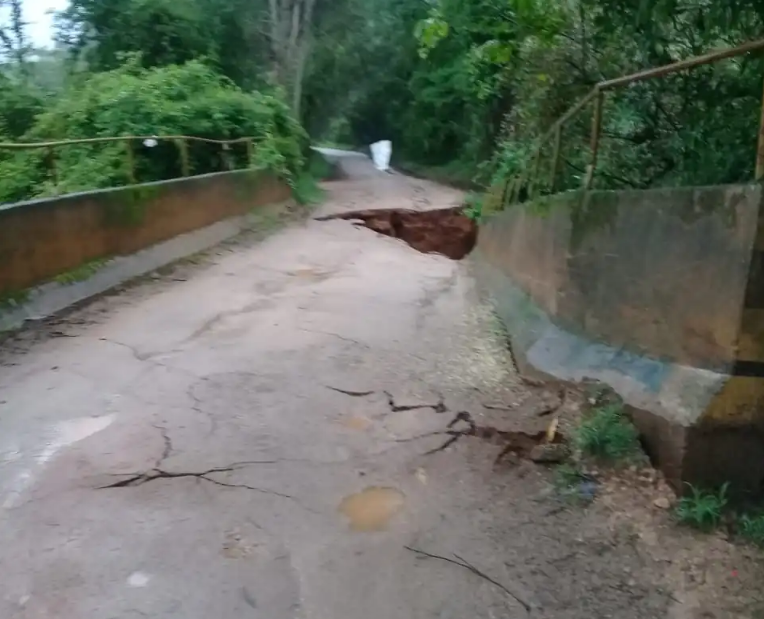 Ponte cede em Cabo Verde, no Sul de Minas, após chuvas constantes