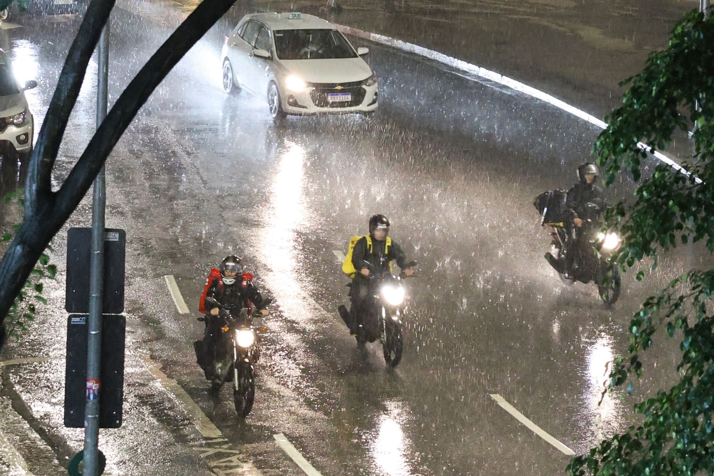 Defesa Civil de BH alerta para chuva nesta terça (12); veja recomendações