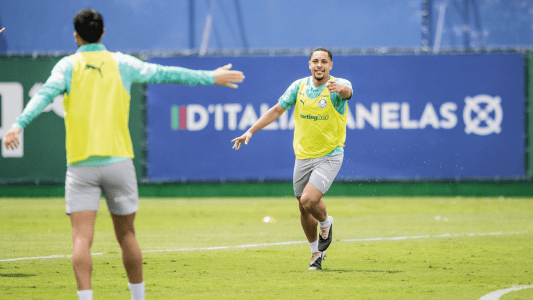 Vitor Roque, em treino do Palmeiras