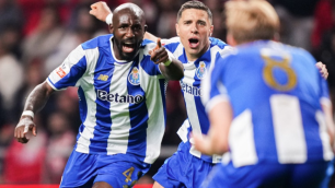 Porto derrota Braga fora de casa e dispara na liderança do Português