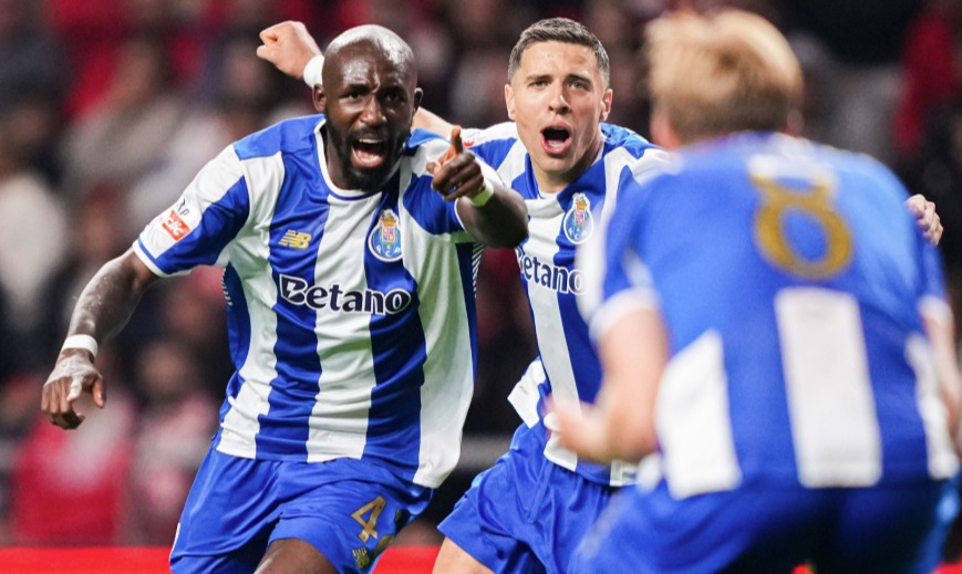 Porto derrota Braga fora de casa e dispara na liderança do Português