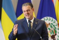 'Recomendação é suspender compras', diz Fávaro sobre alta dos fertilizantes