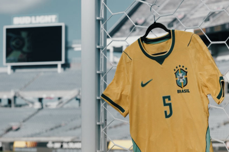 Camisa do Brasil no Camping World Stadium, palco da partida contra a Croácia em Orlando