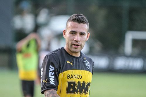 Nicolás Otamendi durante treino do Atlético na Cidade do Galo