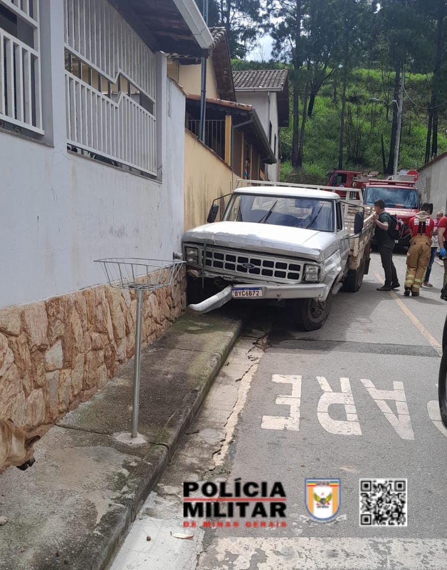 Motorista fica ferido após perder freio de caminhão em Pouso Alegre
