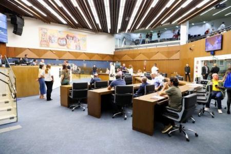 Vereadores de BH durante a reunião de plenário nesta sexta-feira (6)