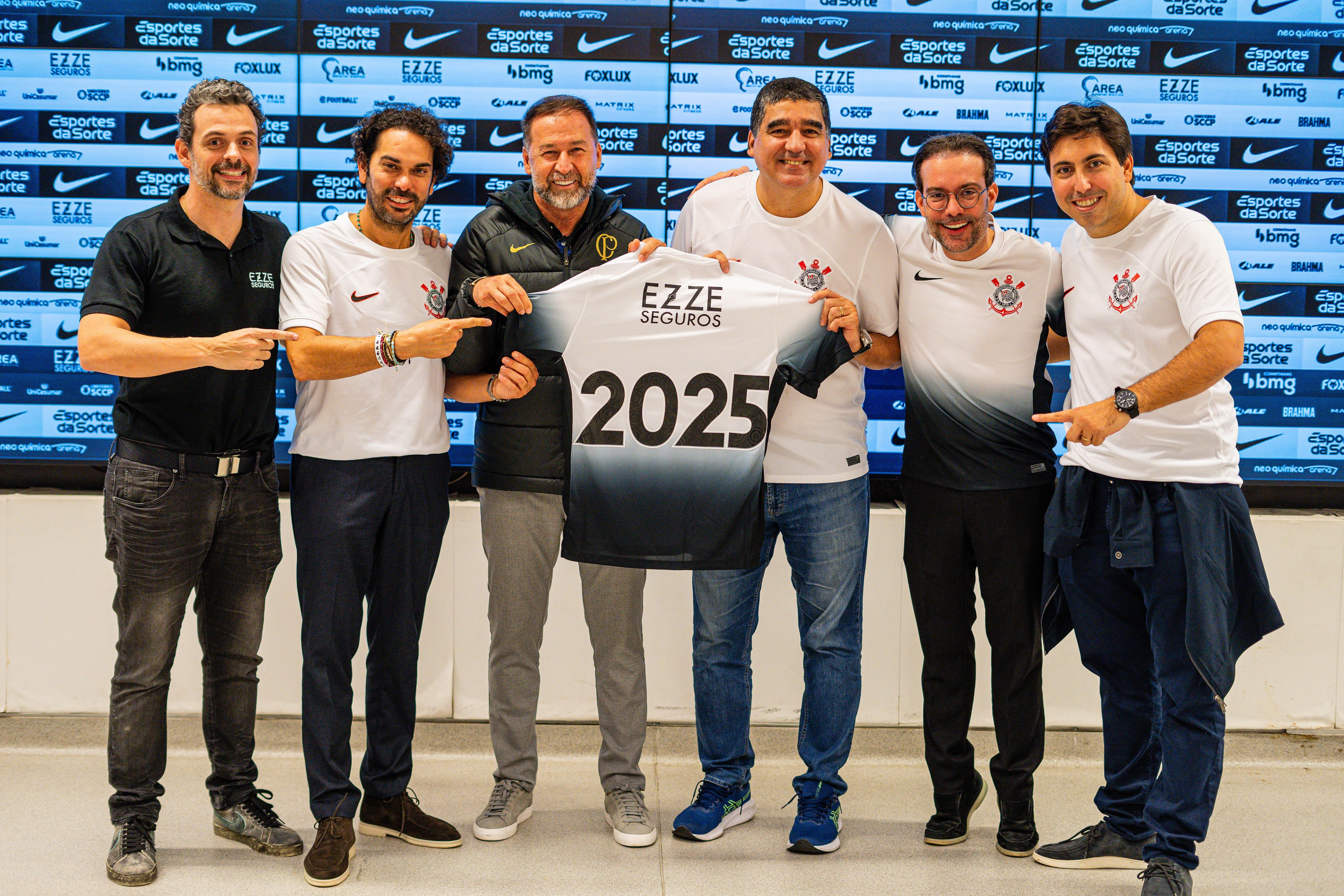 Corinthians fecha novo acordo com patrocinador para uniforme