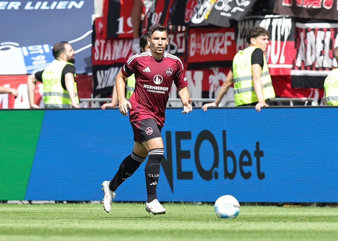 Lateral mineiro comemora bom momento no futebol alemão; veja números