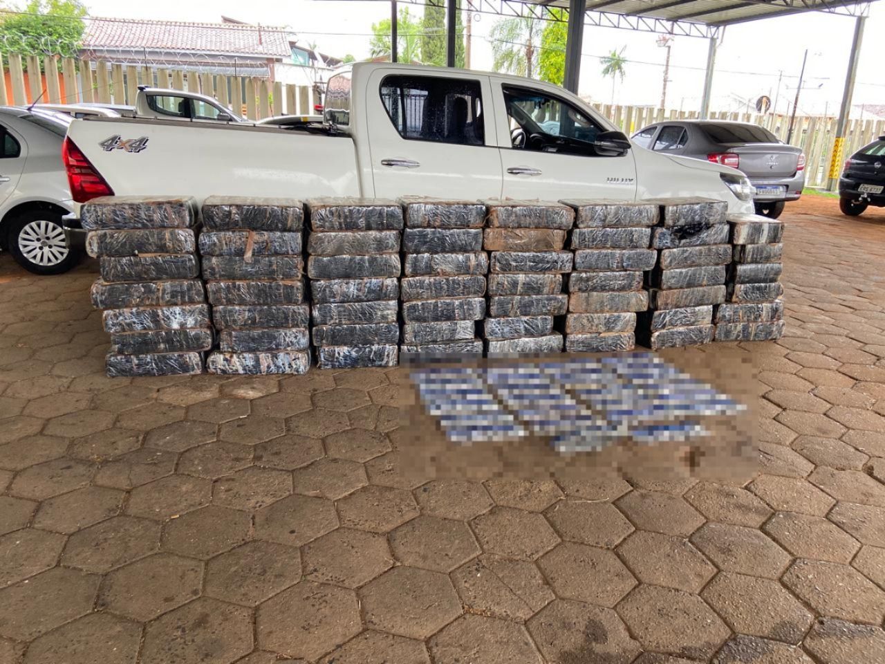 Polícia apreende 1 tonelada de maconha escondida em caminhonete roubada em SP