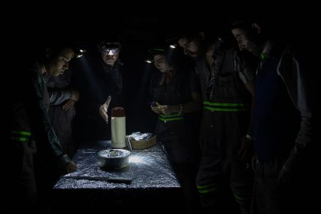 Teatro e intercâmbio cultural ocupam Sabará e BH com foco nas 'rachaduras' sociais