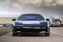 Honda NSX na cor preta, como o modelo de Ayrton Senna