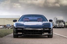 Honda NSX na cor preta, como o modelo de Ayrton Senna