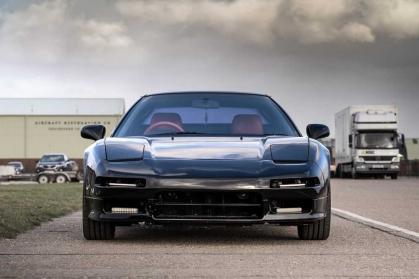 Honda NSX na cor preta, como o modelo de Ayrton Senna