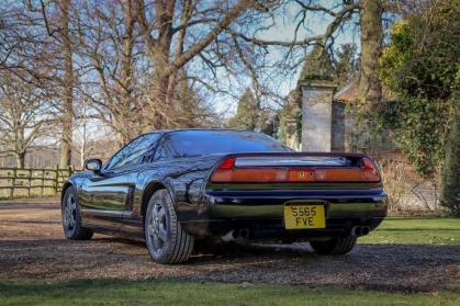 Honda NSX na cor preta, como o modelo de Ayrton Senna